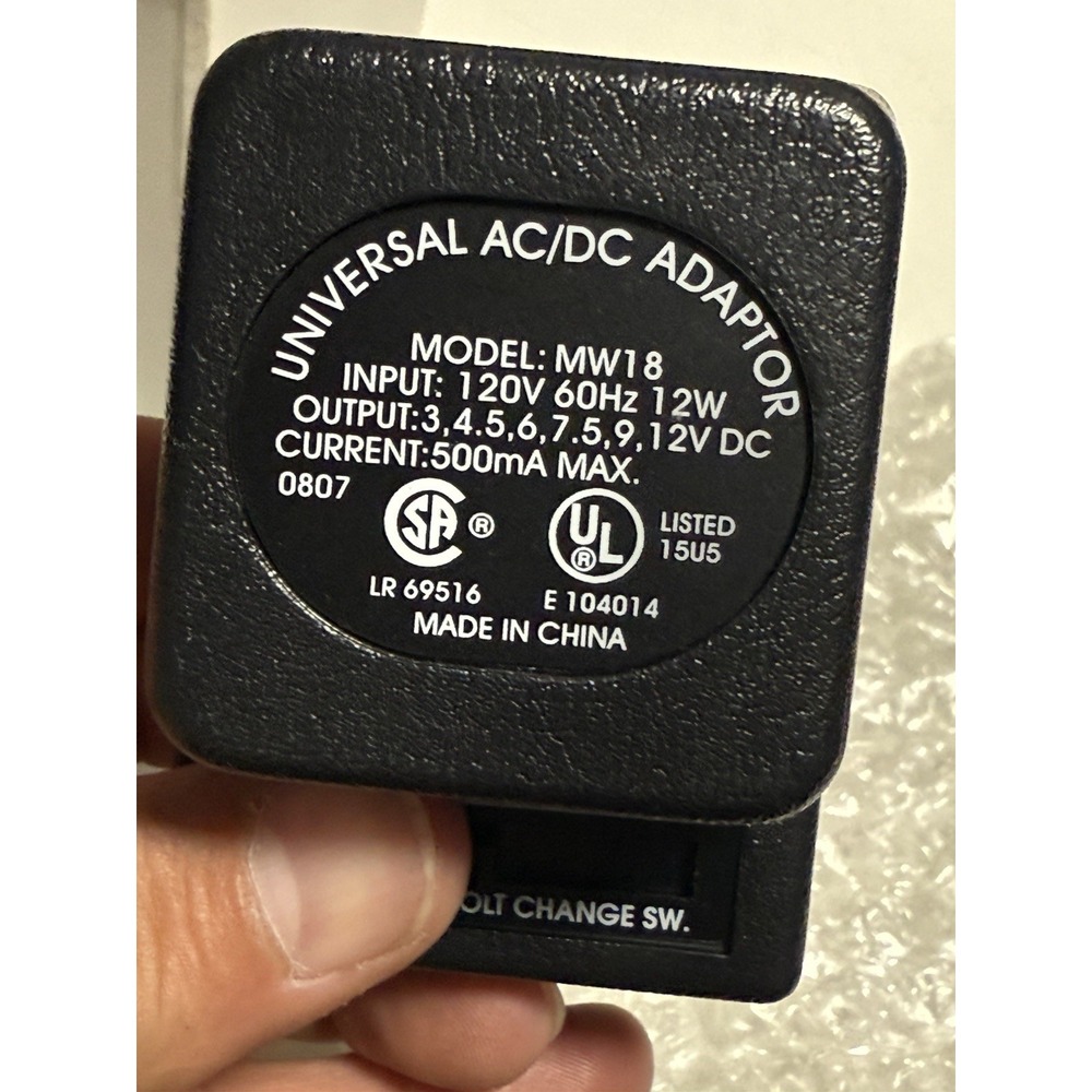 Universal AC Adaptor Model Mw18